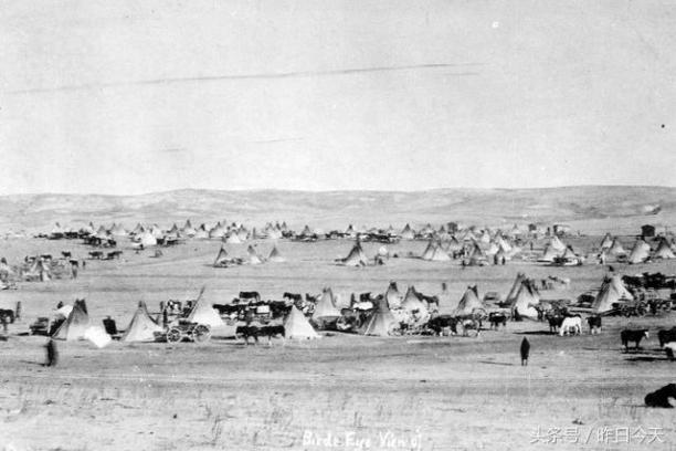 1890年美國政府對美洲印第安原住民進行的屠殺行動。而美洲最早的居住民就是印第安人。